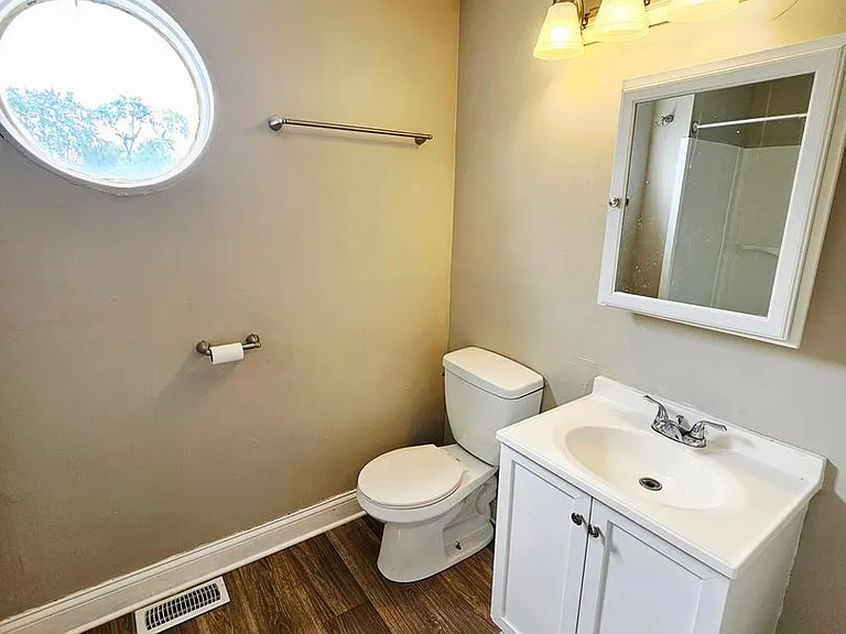 1191 Duxberry Ave — Photo 10