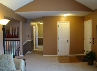 712 NE Bryant Dr, Lees Summit, MO 64086