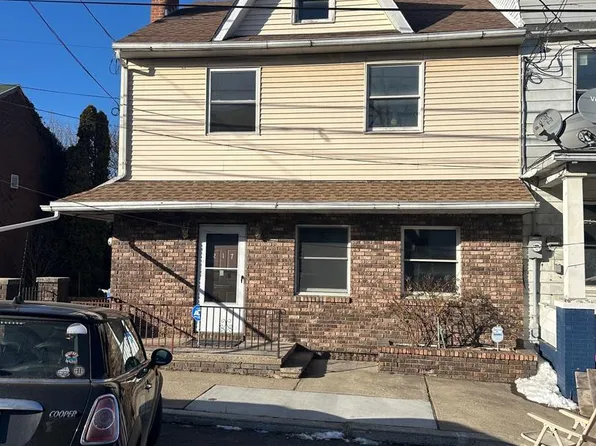 217-219 East Ave, Mount Carmel, PA 17851