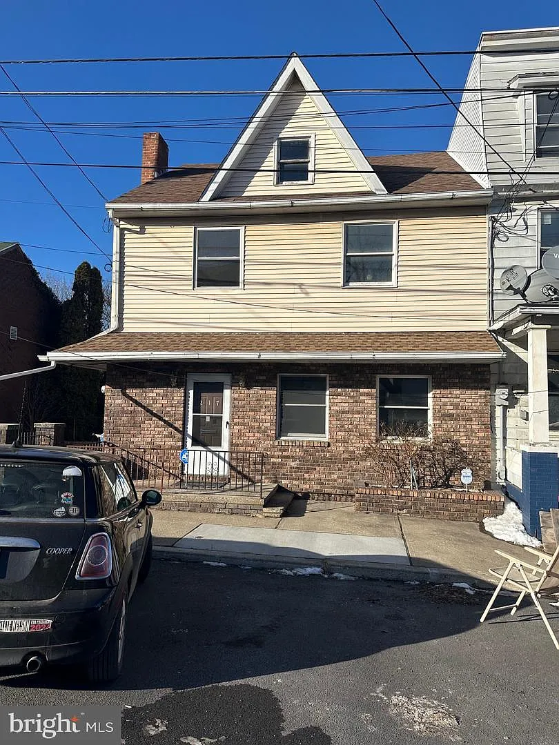 217-219 East Ave photo 1