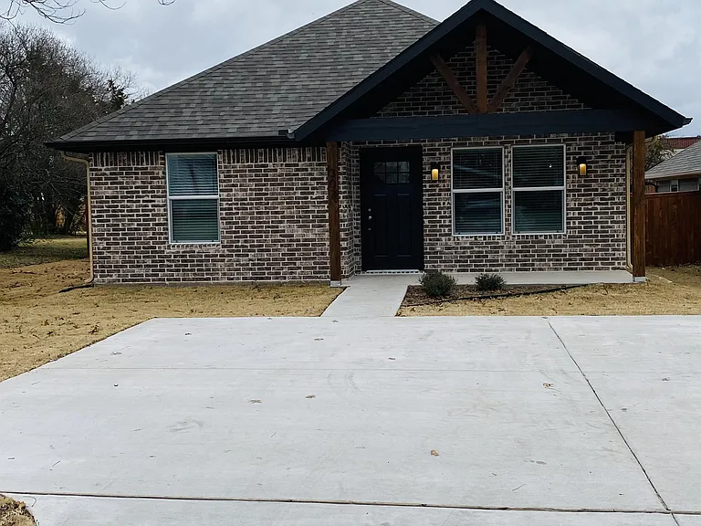 307 N Colbert Ave — Photo 1