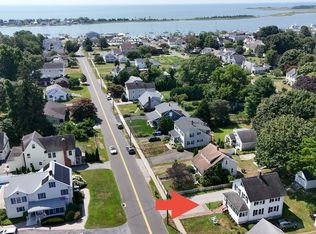 91 Grove St, Clinton, CT 06413