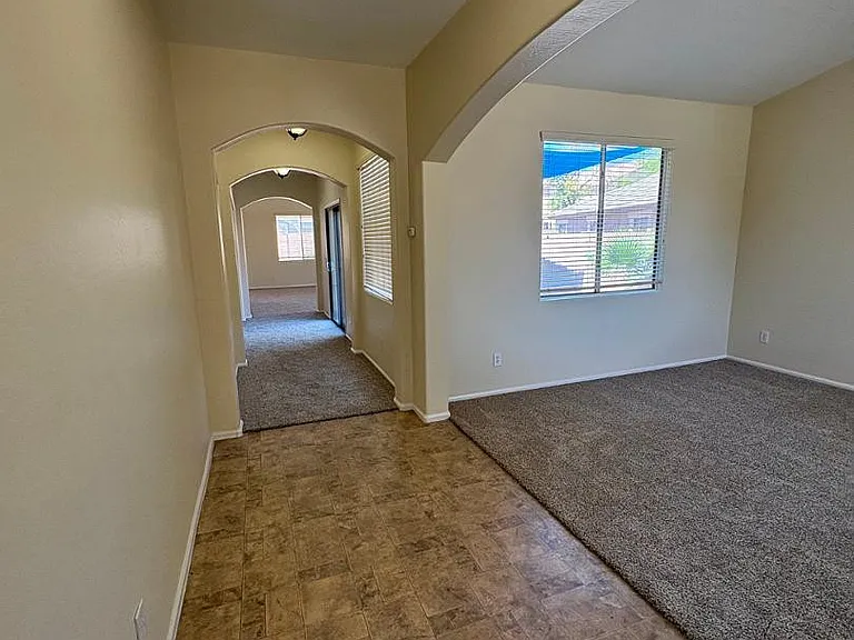 16126 W Meade Ln — Photo 2