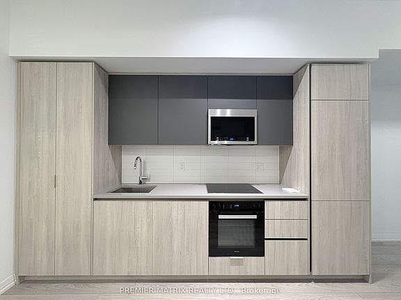 4th image of 400 King St W #720