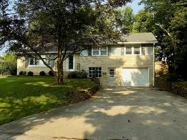 1408 S Longwood Dr — Photo 1