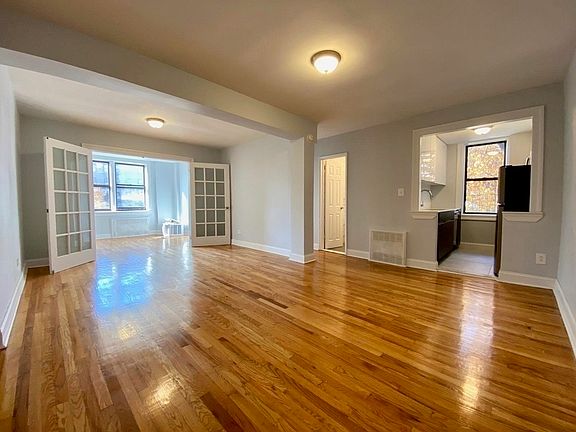 2nd image of 130 E 18th St #22B