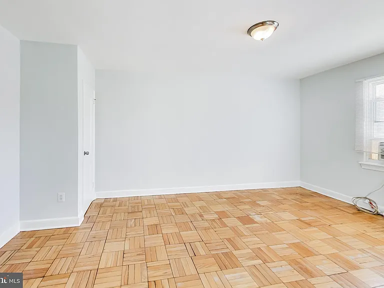 1726 N Quinn St #208 — Photo 8