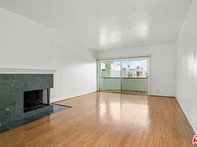 521 Montana Ave #301 — Photo 3