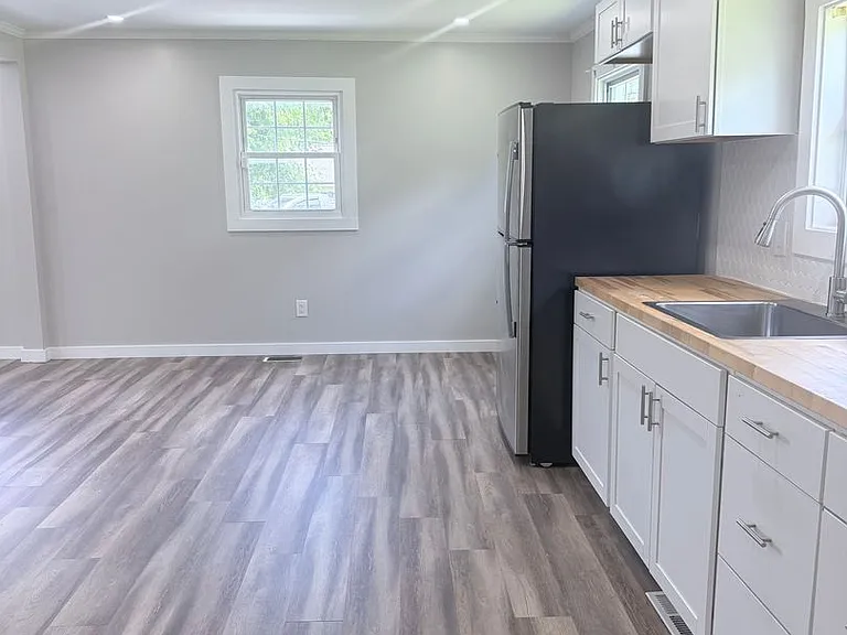 313 Elm St — Photo 8