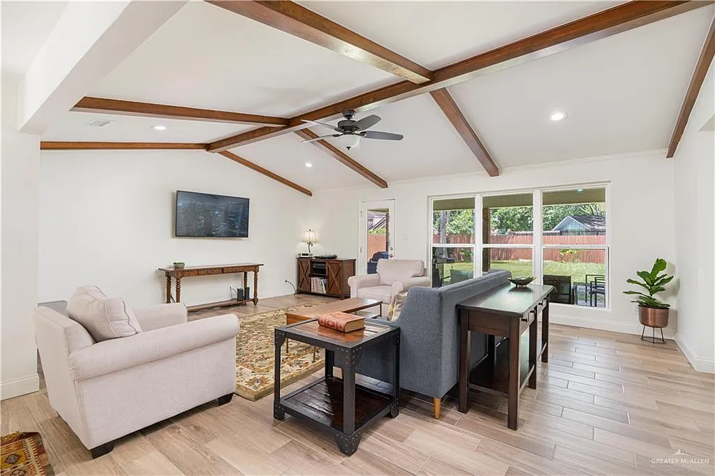 3 bed, 2.0 bath, 1795 sqft, $2,000 — Photo 4