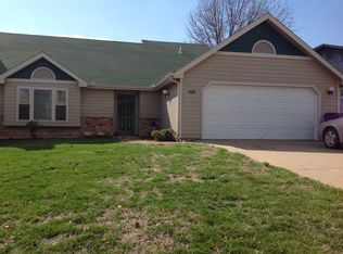 1009 Parkview Rd, Lawrence, KS 66049