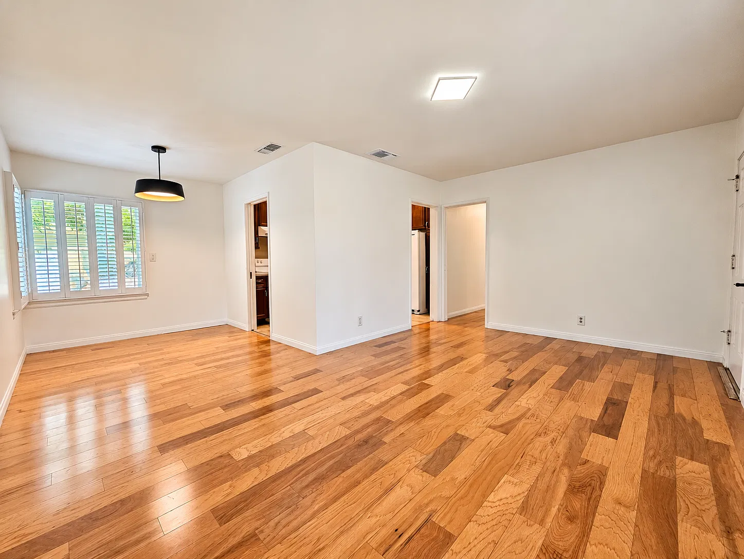 3 bed, 929 sqft, $3,050 — Photo 4