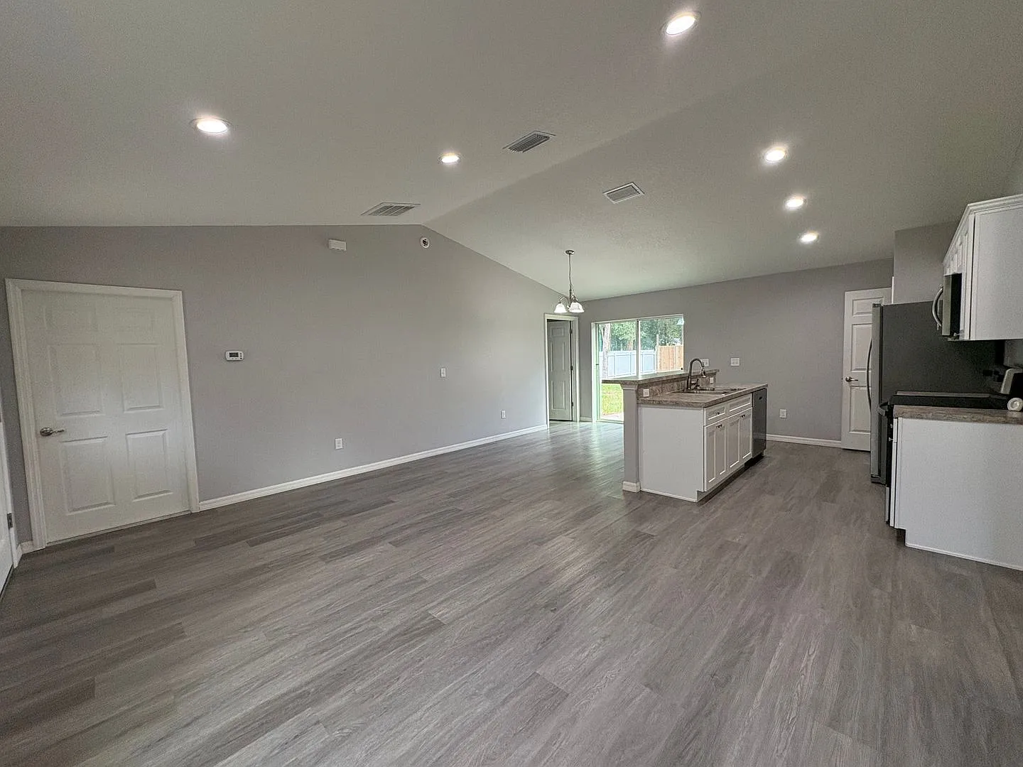 Spacious NW Ocala Home on a Large Corner Lot — Photo 3