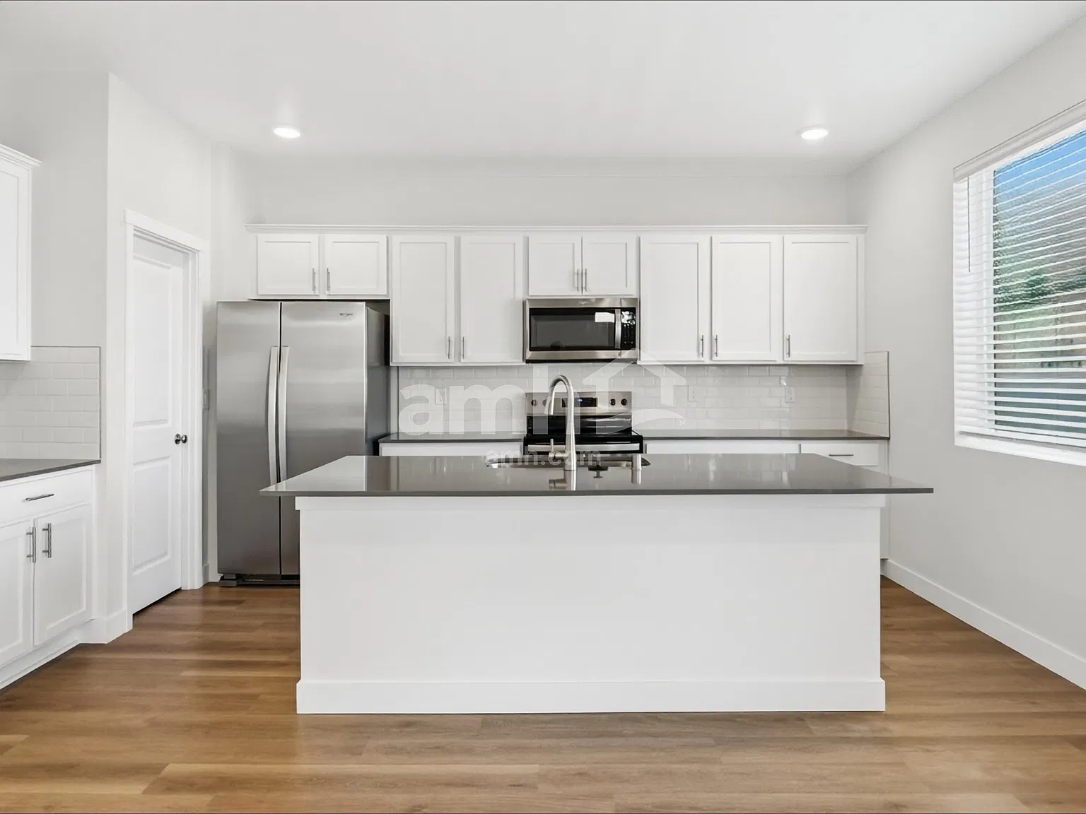 4 bed, 2.5 bath, 2208 sqft, $3,300 — Photo 4
