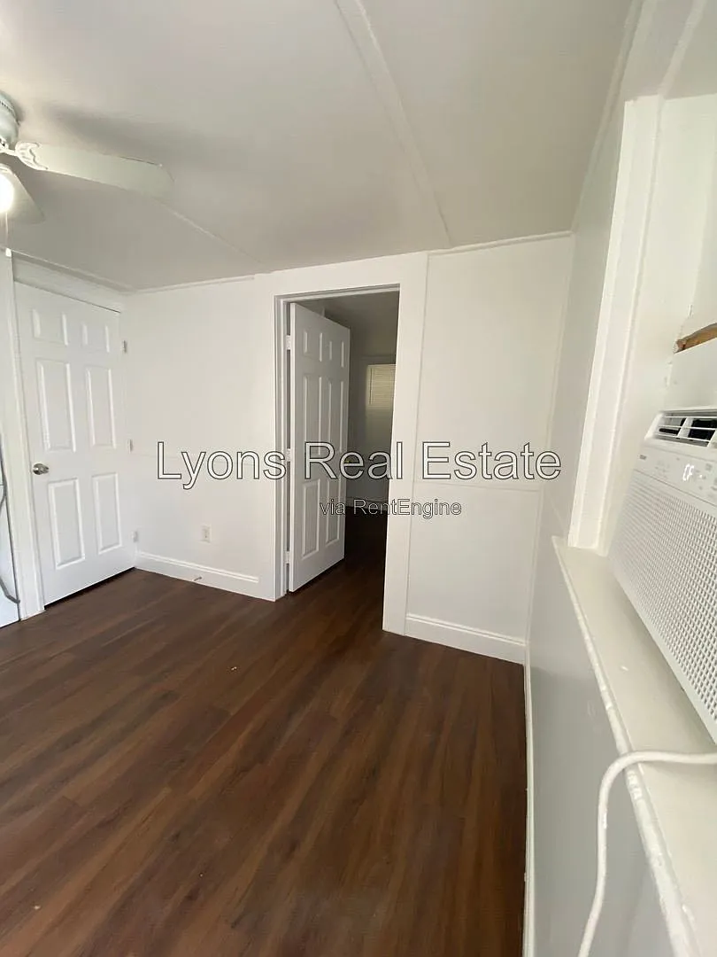 2 bed, 1.0 bath, $1,050 — Photo 4