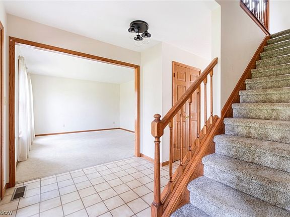 5th image of 8105 Caymen Ct