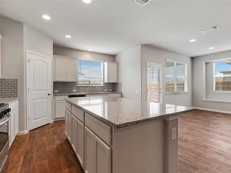 14505 Frankel Loop — Photo 5