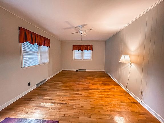3rd image of 306 Montrose Dr
