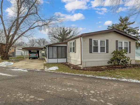 4 Birch Ln, Olmsted Falls, OH 44138
