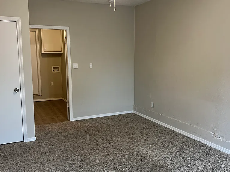 513 Redwood Dr — Photo 13