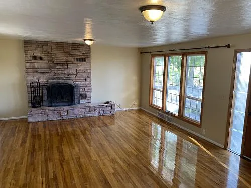 23025 River Rd — Photo 2