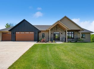 12088 Timber Ct, Dubuque, IA 52001