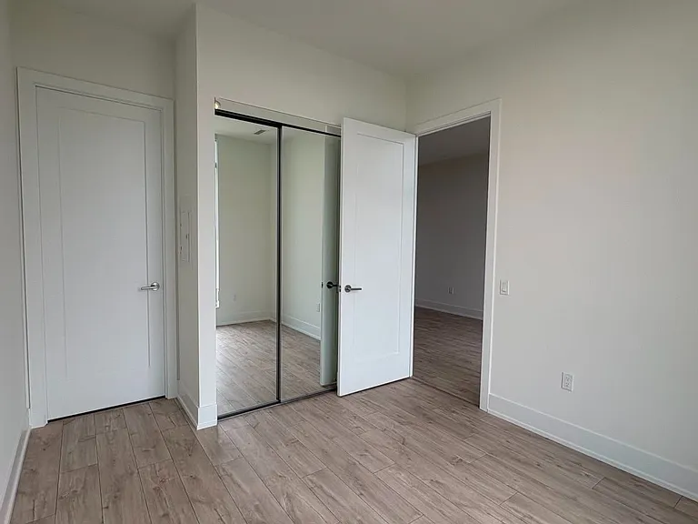 858 Dupont St #Penthouse 17 — Photo 7