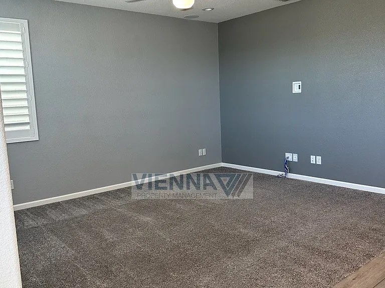 1347 Larkspur Dr — Photo 6