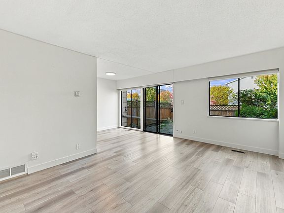 4th image of 10565 153rd St #36