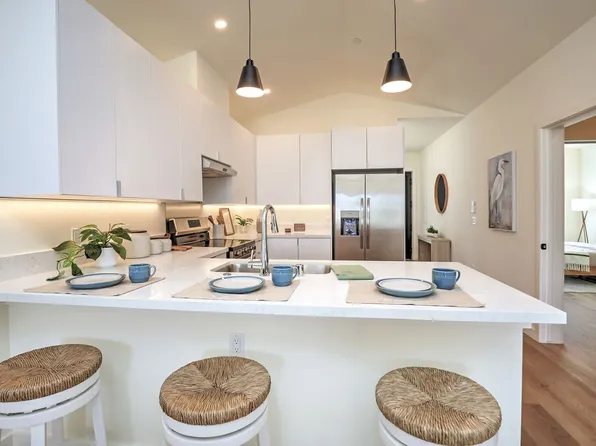 4745 Carpinteria Avenue