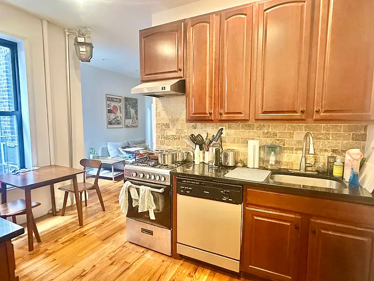 235 E 4th St #5A — Photo 3