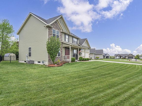 4th image of 27 Fieldcrest Dr