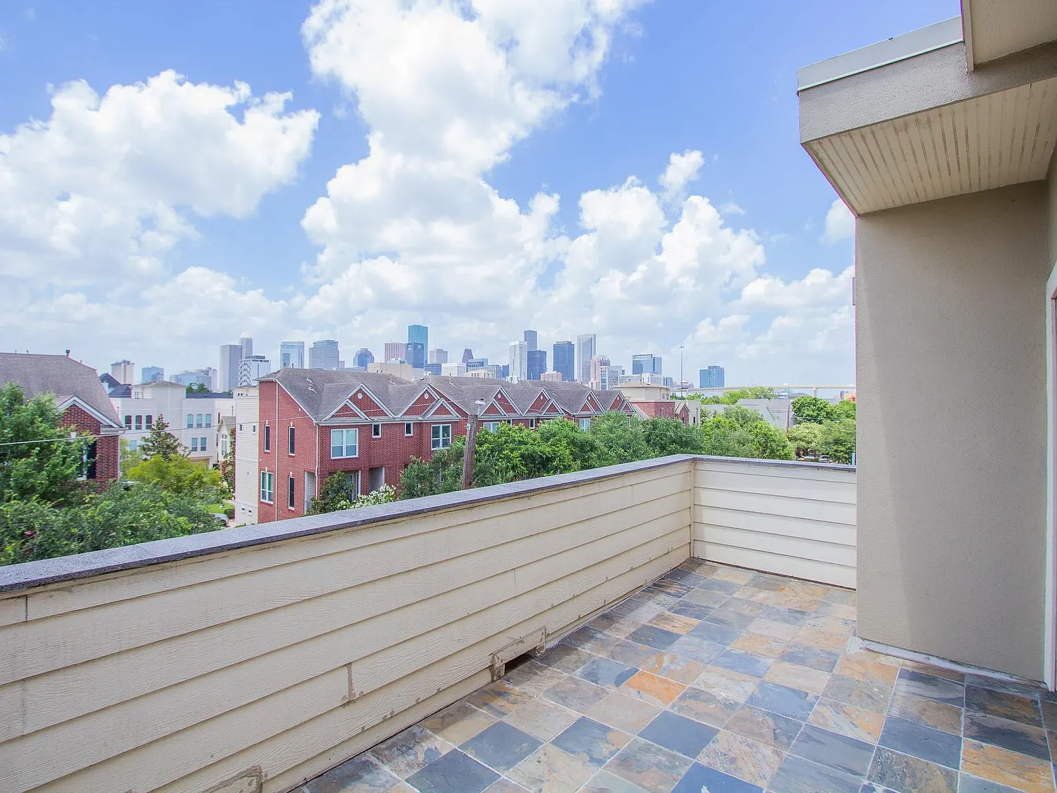 3 bed, 3.5 bath, 2108 sqft, $2,600 — Photo 1