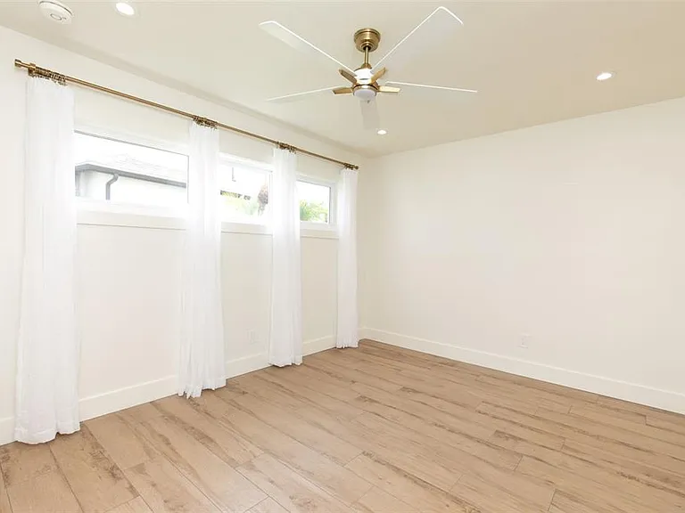 10350 Paradise Blvd — Photo 27