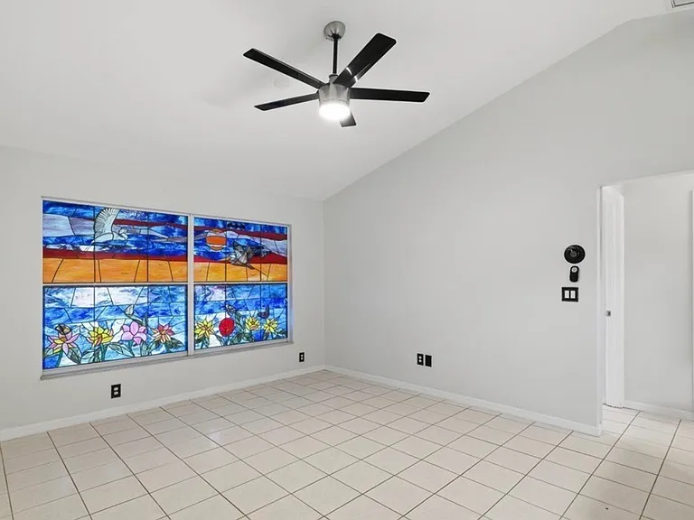 233 SW 43rd St — Photo 22