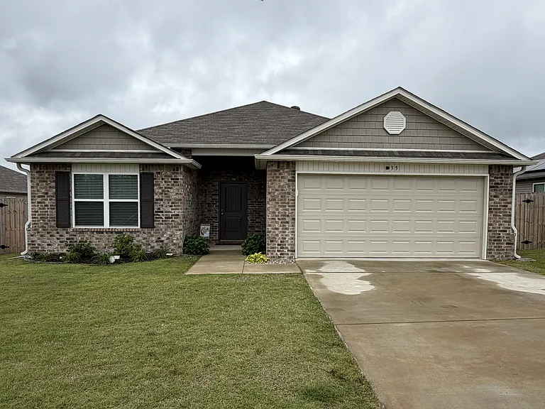 35 Kinley Brook Ln — Photo 1