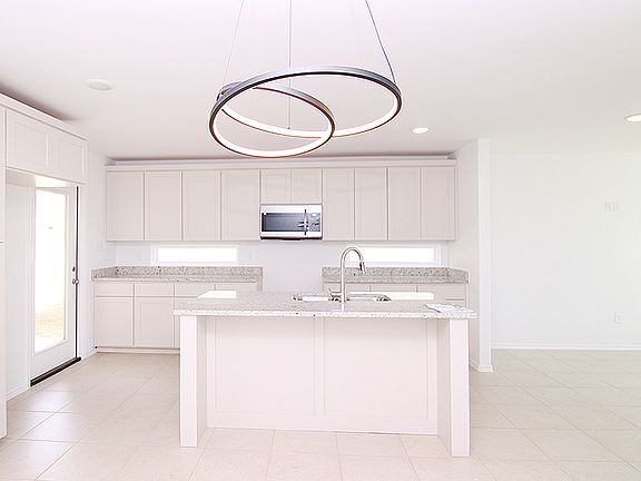 5th image of 4215 Gaviota Ln