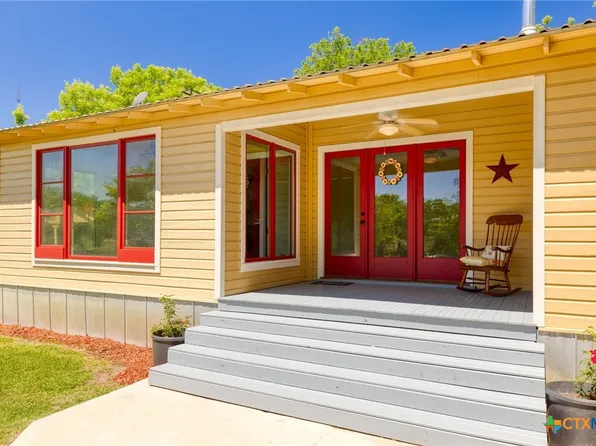 395 Dale Ln, Dale, TX 78616