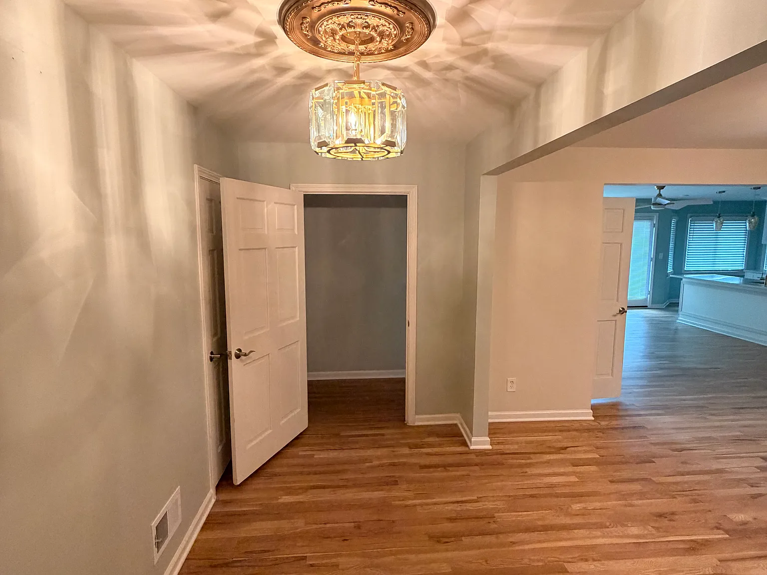 4 bed, 2163 sqft, $3,000 — Photo 2