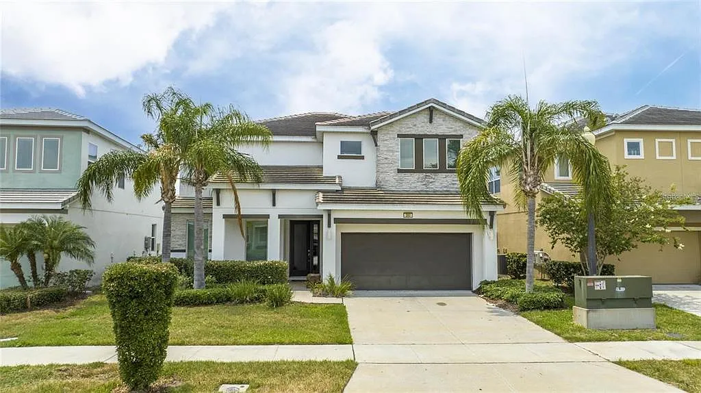 5 bed, 5.0 bath, 3165 sqft, $3,700 — Photo 2