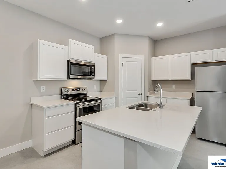 101 E Santa Fe Cir — Photo 5