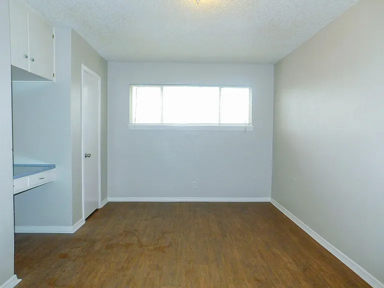 401 Betchan St #4A — Photo 11