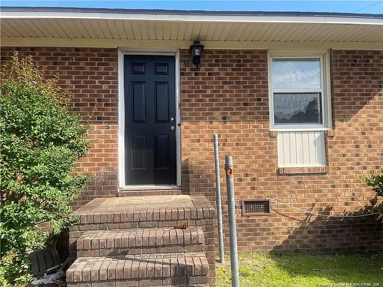 4959 Fieldcrest Dr — Photo 3