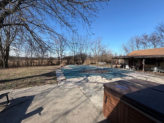 3rd image of 2813 Strawberry Rd