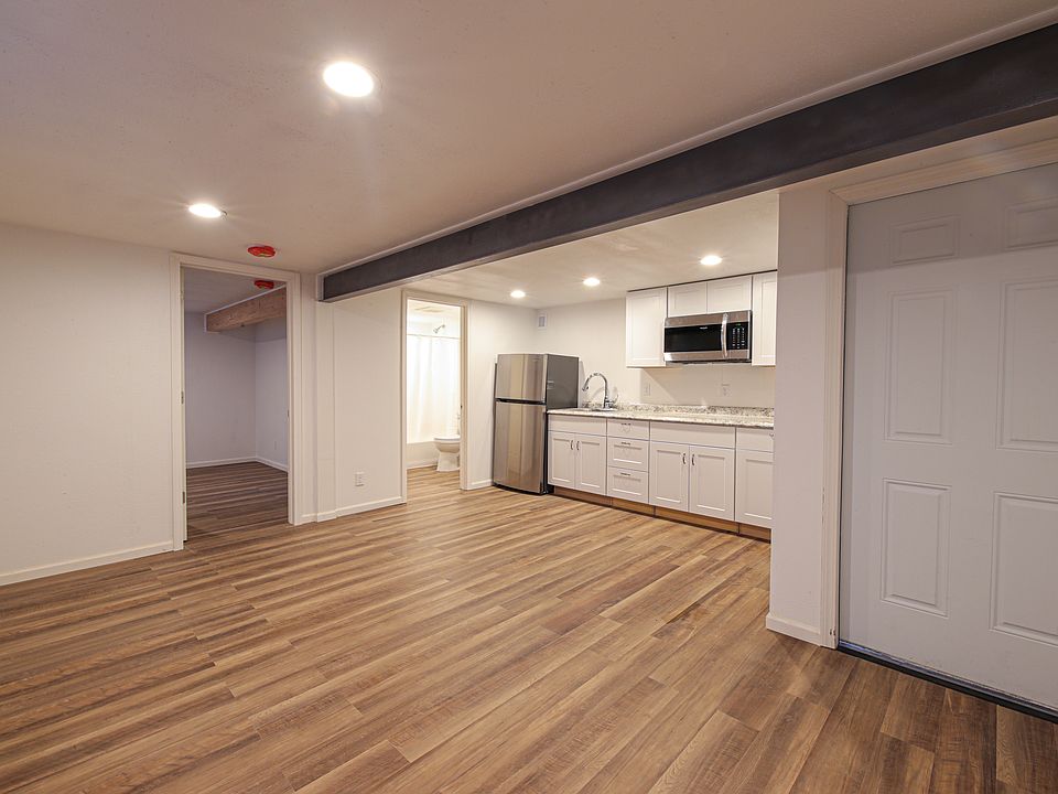 9832 Basement