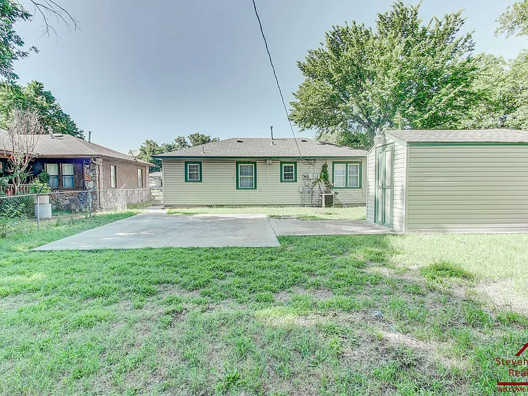 1806 NW Lincoln Ave — Photo 5