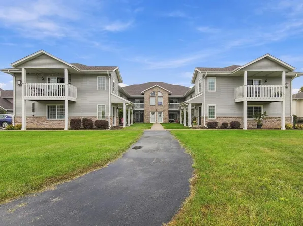 W197N17002 Stonewall DRIVE, Jackson, WI 53037
