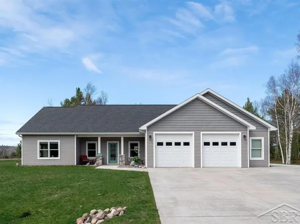 22022 Greenway Dr, Chassell, MI 49916