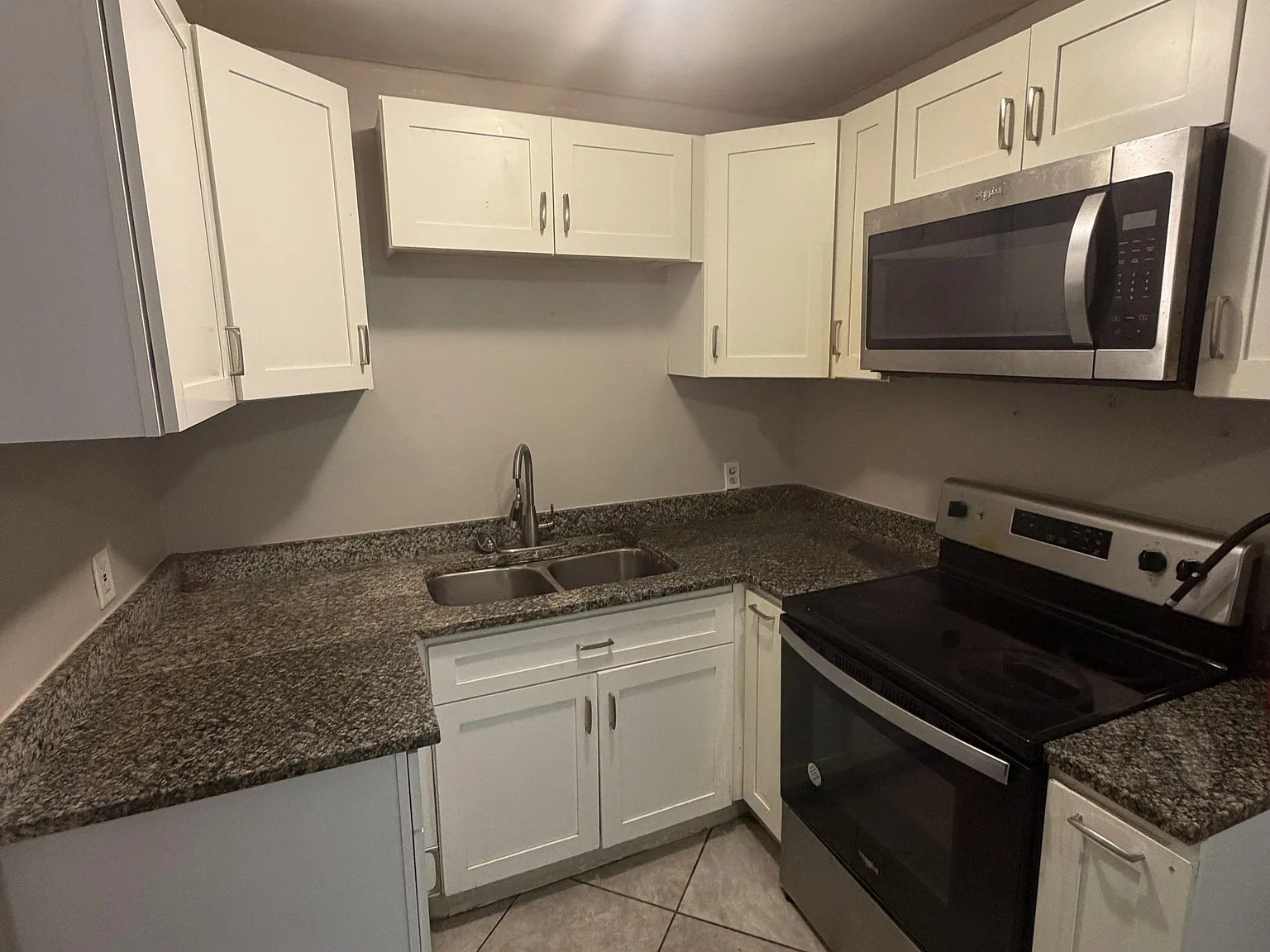 1 bed, 1.0 bath, 2700 sqft, $797 — Photo 3