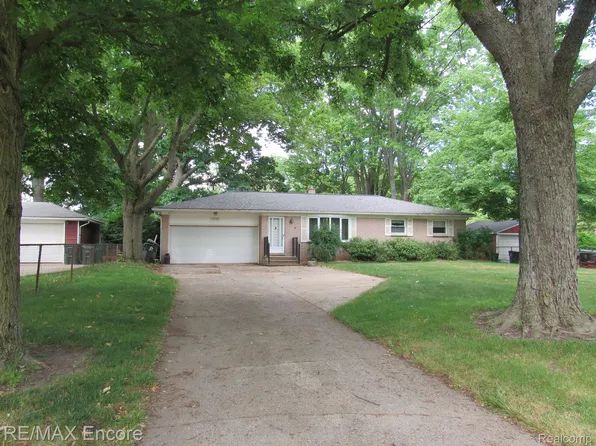 3958 Joslyn Rd, Orion, MI 48359